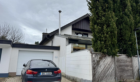 Spacious detached house (220 m²) with a conservatory, garden, sauna, and fiber optic internet, located in a quiet area.