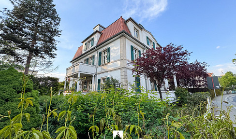 Close to Schillerplatz and the Elbe River!