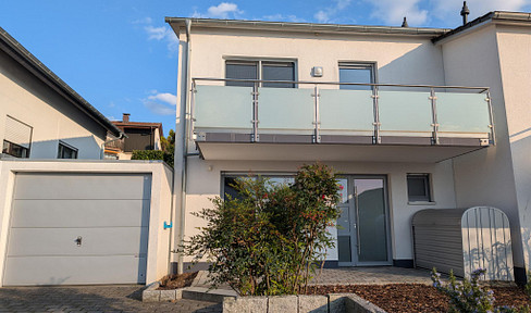 Moderne, helle Doppelhaushälfte mit 5,5 Zimmern, Balkon, Terrasse & Garten in Hirschberg/Bergstraße