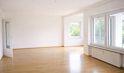 großzügige 4-Zimmerwohnung mit Blick ins Grüne
