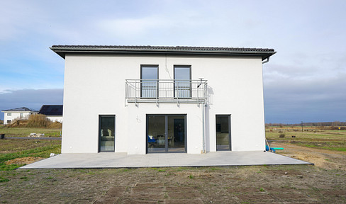 Charming town villa in a quiet location - available immediately