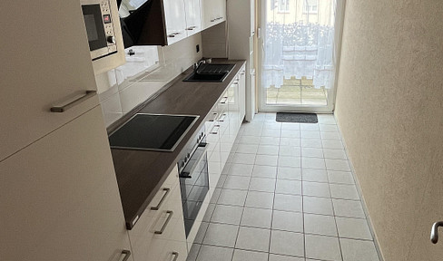 2,5-Zimmer-Wohnung mit Küche, Dachterrasse, Abstellkammer & TG-Stellplatz