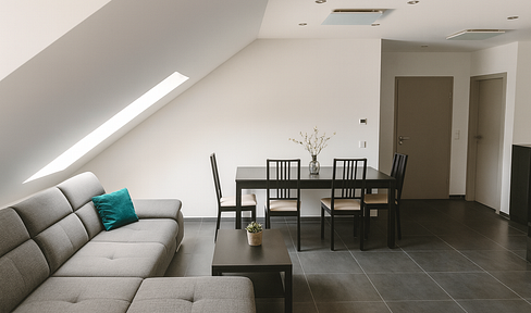 - provisionsfrei - Charmante Wohnung mit zwei Balkonen, PV-Anlage & Garage in ruhiger Lage