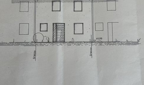 Well-maintained semi-detached house - quiet and centrally located. Close to golf courses and thermal spas.