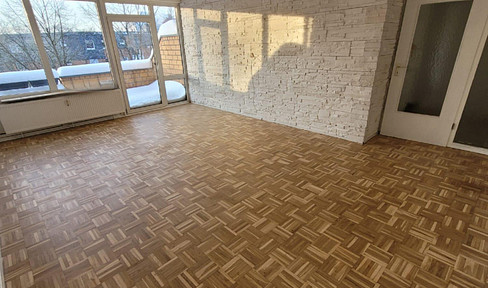 Frisch modernisierte 4-Zimmer-Wohnung mit Tiefgaragenplatz - von Privat