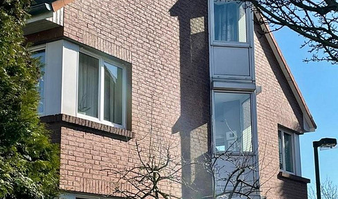 Spacious end terraced house in Godshorn with PV, sauna, fountain