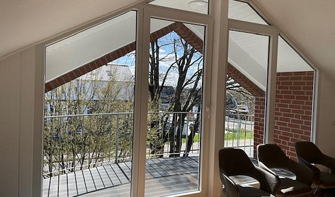 Moderne 3-Z. DG Wohnung mit Südloggia, Vollbad, Gäste WC und EBK