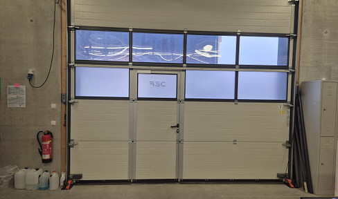 New tenant wanted - modern commercial property (hall/office)