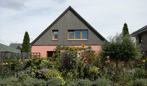 Energy efficiency class A+, located near Bremen, independent of gas and oil, and no commission fees.