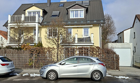 First floor apartment with elevator, garden area and parking space