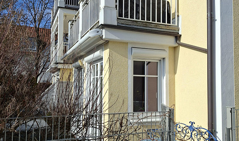 Gepflegte Erdgeschoss-Wohnung mit Lift, Gartenanteil und Stellplatz