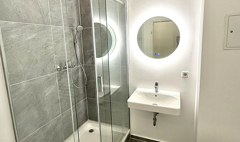 Modern, renovated 2-room apartment with fitted kitchen in the center-south near the Karli