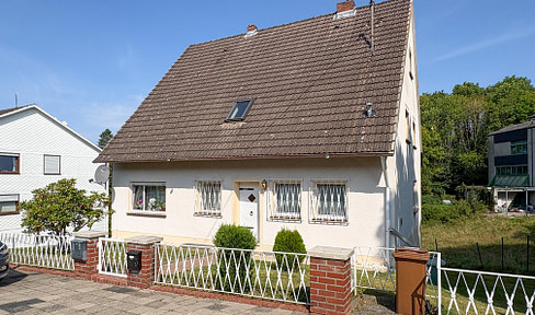 Two-family house, partly rented, apartment on the upper floor under renovation. Central location Hamm/Sieg