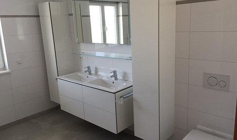 Exclusive 3-room apartment with fitted kitchen and balcony