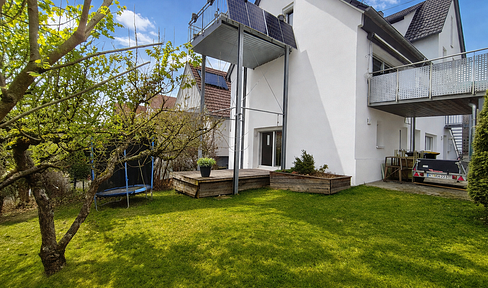 Apartment with garden | Historic building, completely renovated in 2017 | No commission fees | Quiet location.