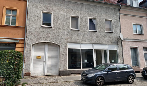 Helle Gewerbefläche im Altbau-Erdgeschoss – ideal für Büro, Praxis oder Kanzlei