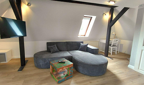 Charming furnished top floor apartment in the villa district, near the hospital