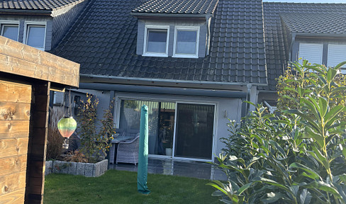 Modern mid-terraced house with beautiful garden