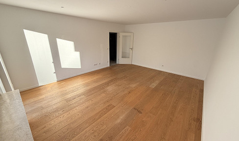 3-room first floor apartment with good infrastructure in Perlach with swimming pool