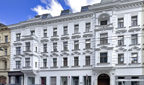 Dachgeschoßwohnung mit Fernblick in Bestlage