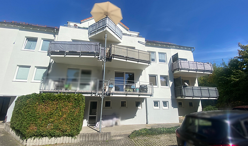 Moderne Neubauwohnung mit großem Balkon