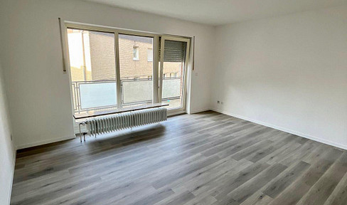 For sale by owner: Beautiful 3-room apartment in Schloss Neuhaus, Paderborn, in a quiet location with a balcony, located on the first floor.