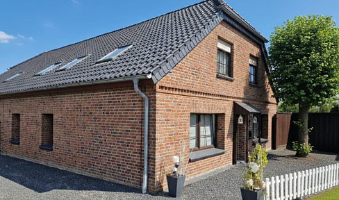 Doppelhaushälfte mit Einliegerwohnung und großem Grundstück