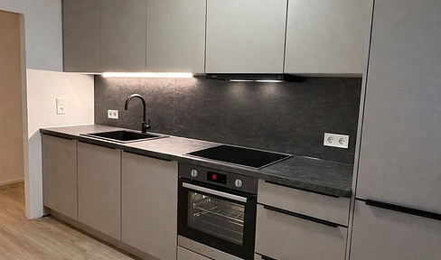 WG-Zimmer in neu sanierter Wohnung - Erstbezug nach Sanierung! 3 Zimmer verfügbar