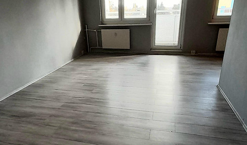 without Prov. sunny 4 room. Flat in Marzahn. 4TH FLOOR