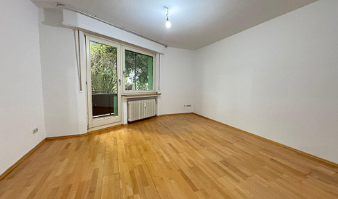 Very spacious 1-room apartment with sunny south-facing balcony in the sought-after Westend district