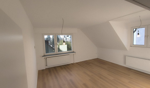 Einziehen und Wohlfühlen - Sanierte Helle Wohnung im 1.OG
