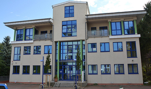 Light-flooded office in a prestigious building in Hattersheim