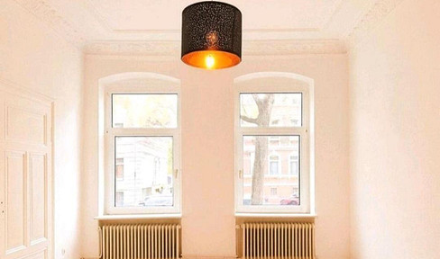 Stylish old apartment in the heart of the city