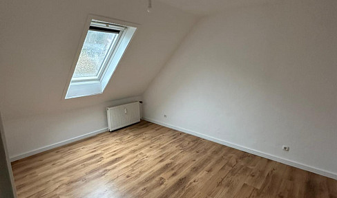 Bright 3-room attic apartment in Schweppenhausen - renovated & ready for immediate occupancy