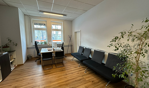 Bürofläche im Erdgeschoss mit 3 Stellplätzen – Leipzig Ost