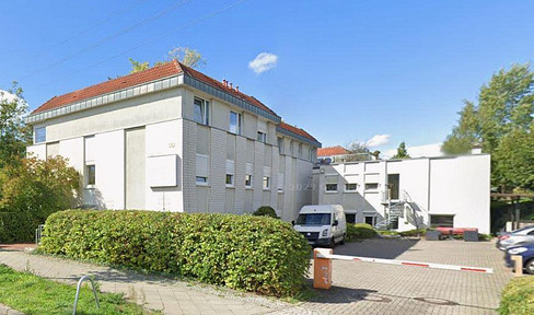 Office space in a quiet location in Kaulsdorf, with a large storage area included.