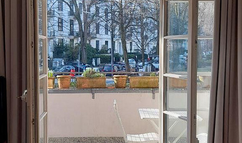 Furnished temporary accommodation in the heart of Eppendorf, with a large south-facing balcony.