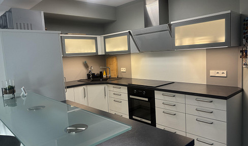 4-room apartment (102 m²) | Equipped kitchen + balcony | Comprehensively renovated in 2021.