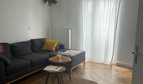 Eleganter Altbau: 3-Zimmer-Wohnung mit 3 m Decken, Echtholzdielen & Südbalkon