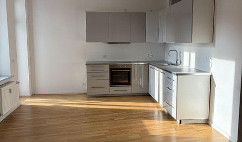 Attraktive 4-Zimmer-Wohnung mit Balkon und Küche in Leipzig