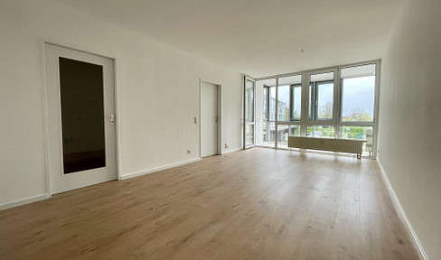 Helle 2,5-Zimmer-Wohnung mit Loggia in Dölbau bei Halle