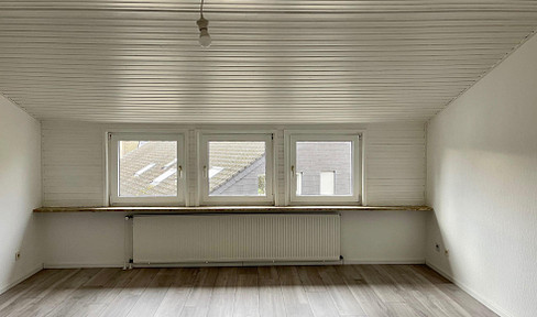 Von privat - schöne 3-Zi.-Wohnung, Paderborn Schloß Neuhaus, ruhige + tolle Lage, DG