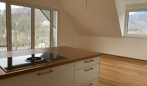 Helle 80 m² Dachgeschosswohnung Neubau 2021 mit 2 Balkonen & Bergblick – 5083 St. Leonhard exkl. BK