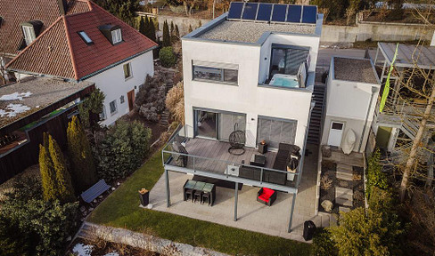 Architect's flat-roof villa in Landshut - 225 sqm of living luxury & whirlpool
