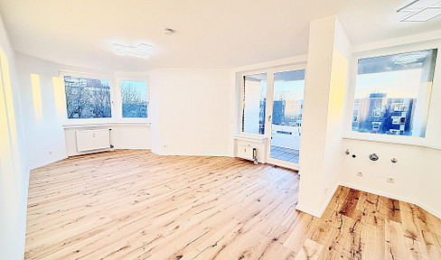 Commission-free - First-class modernized 3-room apartment on the 4th floor with elevator, balcony & underground parking