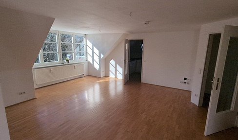 Sonnige 3-Zimmer DG-Wohnung mit tollem Blick auf die Berge mit EBK und Gartennutzung!