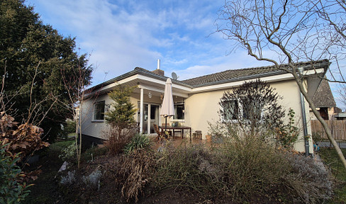 detached single-family house - angled bungalow
