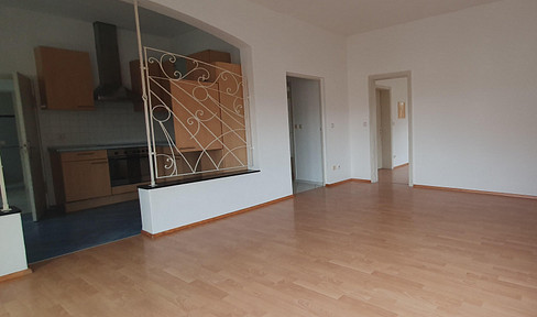Bright 3.5-room apartment with an open-plan kitchen and a conservatory in Hausen.