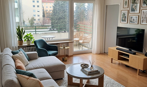 Centrally located, partially renovated, and renovated 2-room apartment with a balcony, and a duplex garage in Berg am Laim.