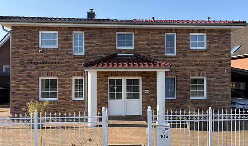 City villa near the Elbe River.